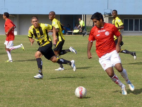 America vence e segue vivo na Copa Rio