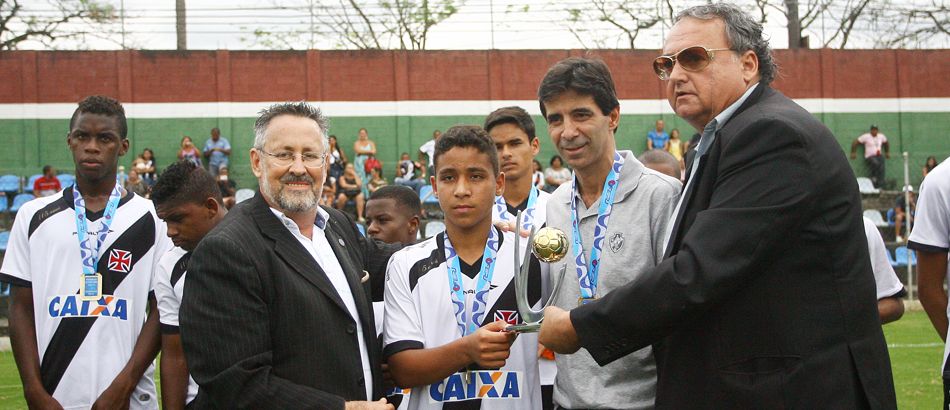 Vasco conquista o Torneio Guilherme Embry Sub-15