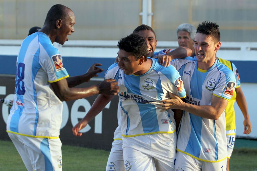 Com gol nos acréscimos, Macaé vence o Nova Iguaçu