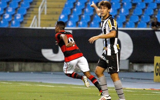 Hernane marca outra vez e Flamengo vence o clássico