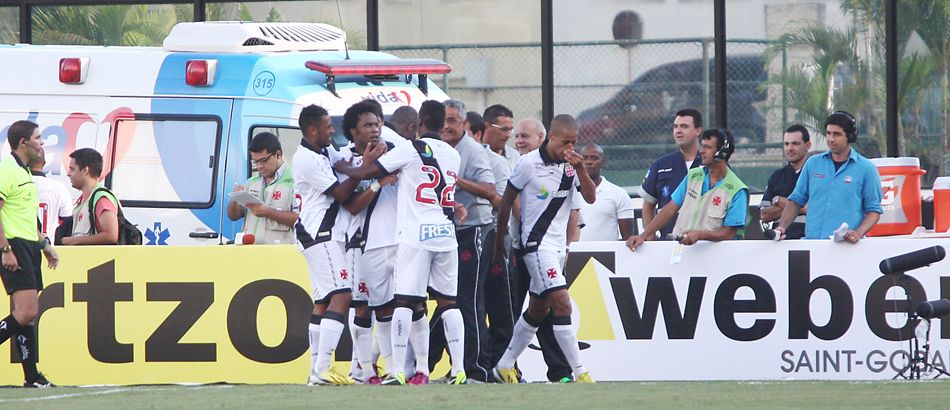 Vasco vence o Audax e fica perto da vaga