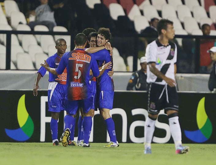 Lucas lamenta segundo tempo ruim do Friburguense contra o Vasco