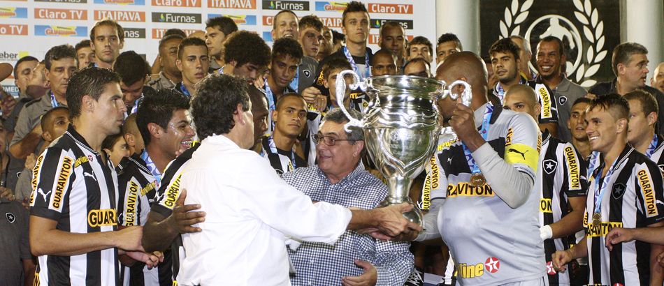 Botafogo derrota o Fluminense e conquista o Campeonato Carioca 2013