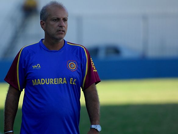 Alexandre Gama satisfeito com atuação diante do Guarani/SP