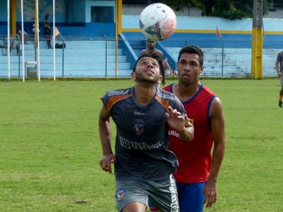 Vasco empresta meia Washinton ao Duque de Caxias