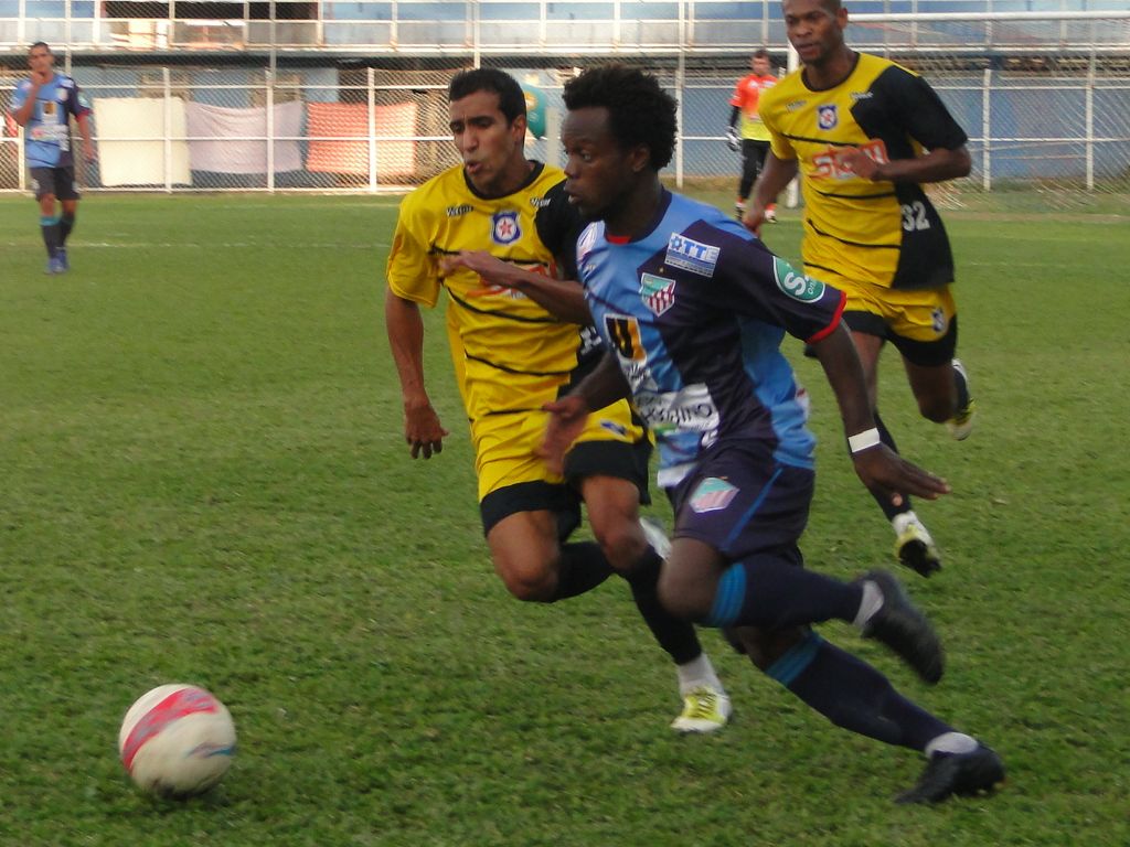 São João da Barra fica no empate com o Friburguense