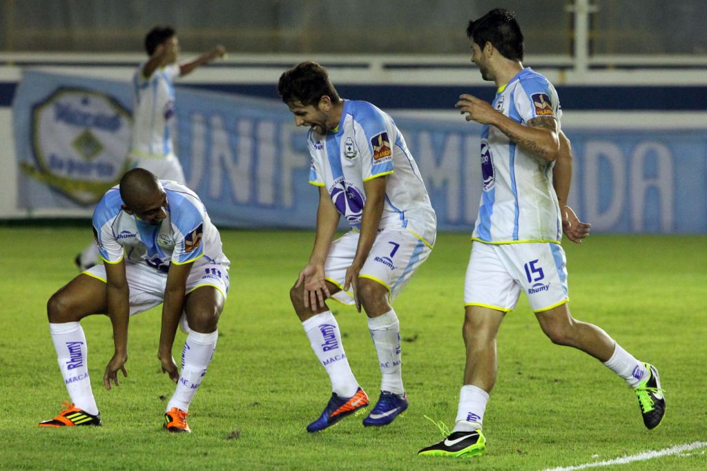 Macaé vence o Duque de Caxias com gol nos acréscimos