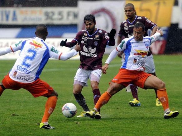 Duque de Caxias arranca empate no Sul