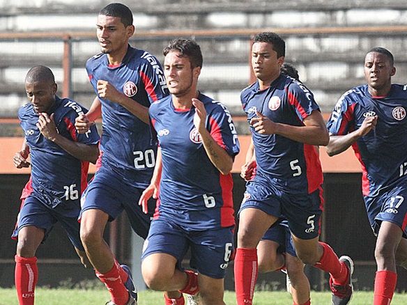 America pronto para estreia no Triangular Final