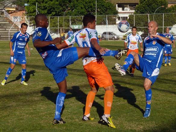 Duque de Caxias perde e segue na zona de rebaixamento