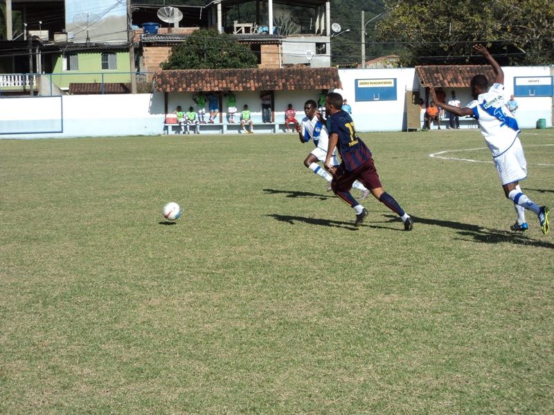 Barcelona vence Mangaratibense na Costa Verde