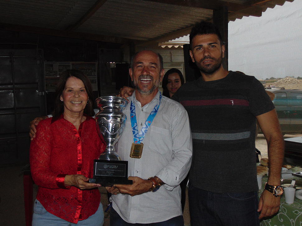 Diretoria e elenco do Gonçalense celebram título da Série C