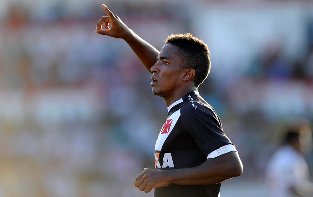 Vasco vence o Bangu e se reabilita no Carioca