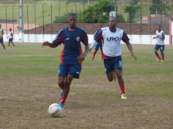 Titulares do America vencem primeiro coletivo da semana