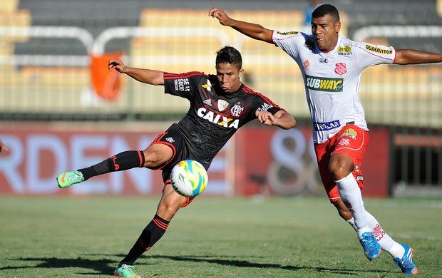 Flamengo e Bangu empatam em 2 a 2