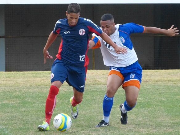 America vence jogo-treino com gol de estreante