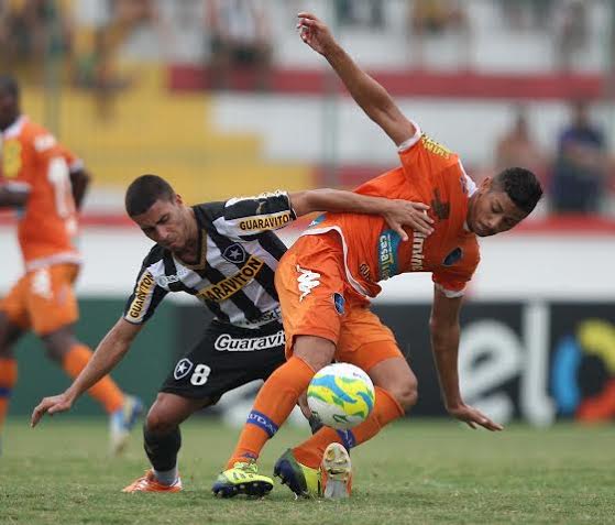 Botafogo empata e fica mais distante das semifinais