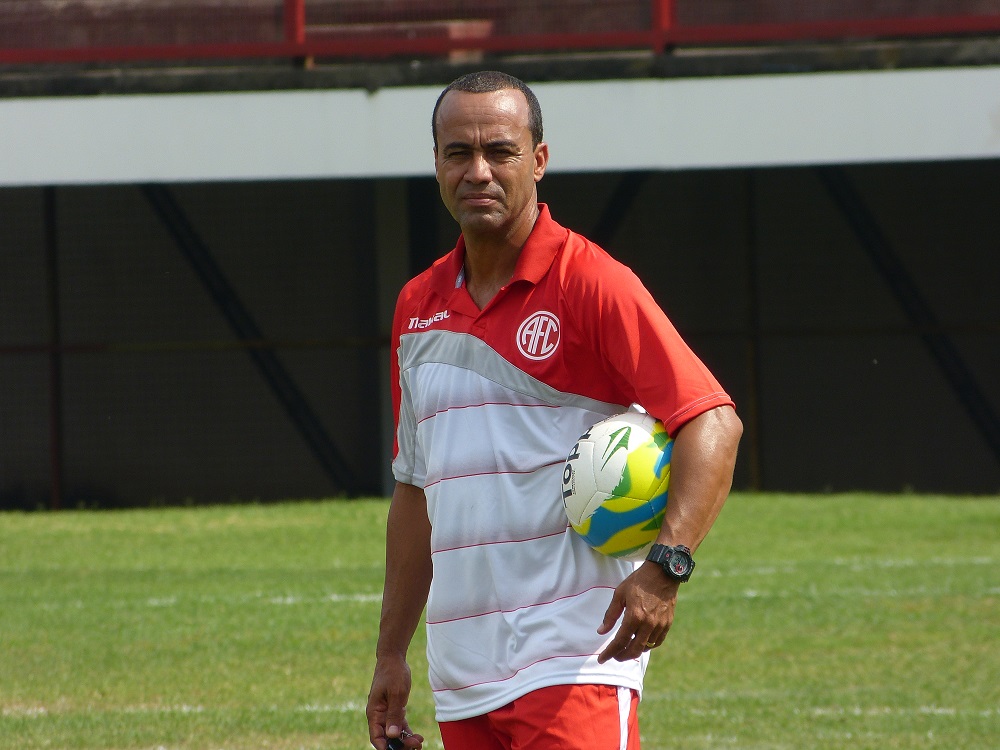 Aílton comanda o primeiro treino no America