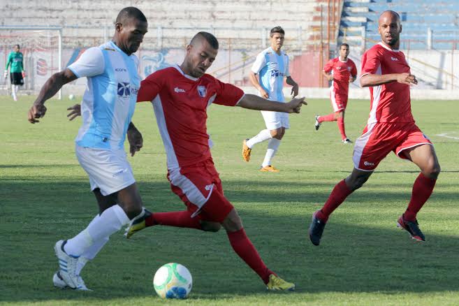 Macaé Esporte é goleado pelo Guaratinguetá