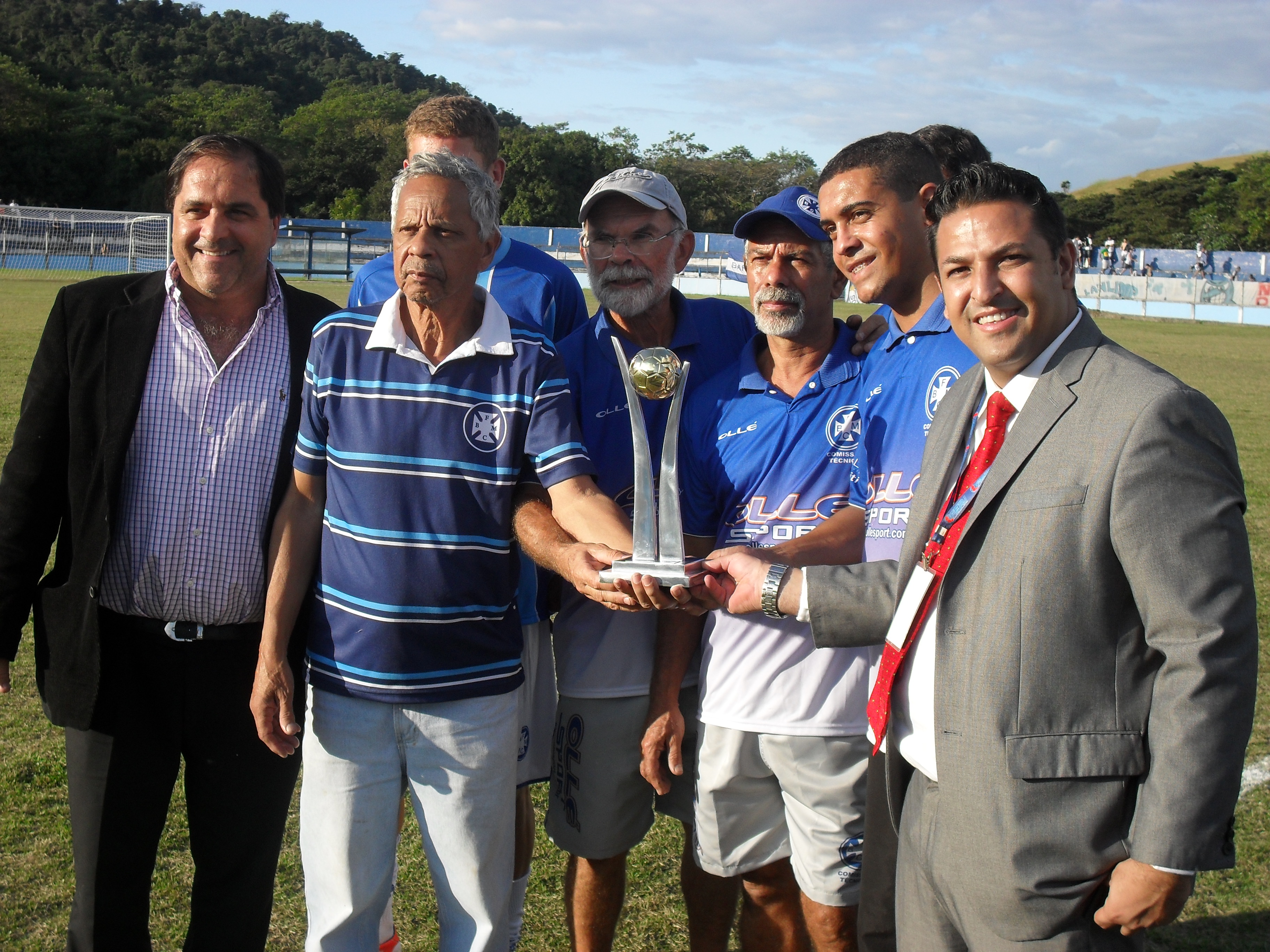 Barra Mansa recebe troféu do Torneio do Interior Sub-20