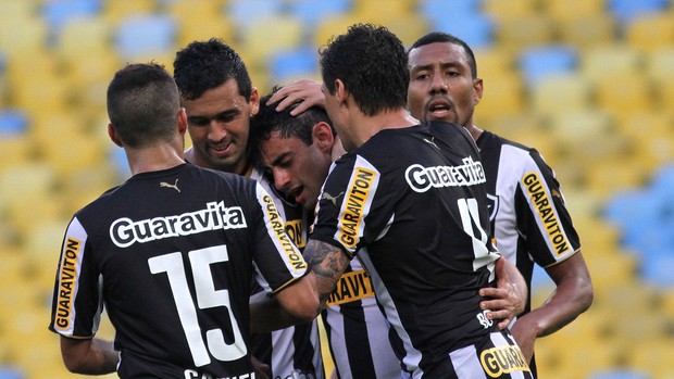 Botafogo vence o Santos e se afasta do Z-4