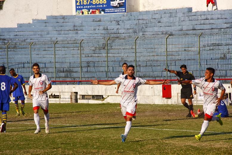 Tanguá/Gonçalense vence e segue na cola do Barcelona