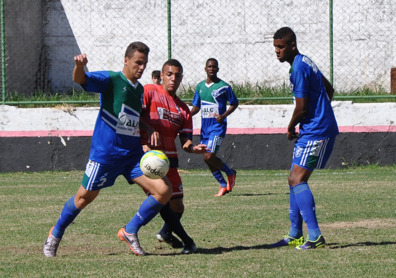 Artsul vence o Arraial do Cabo e segue na ponta da tabela