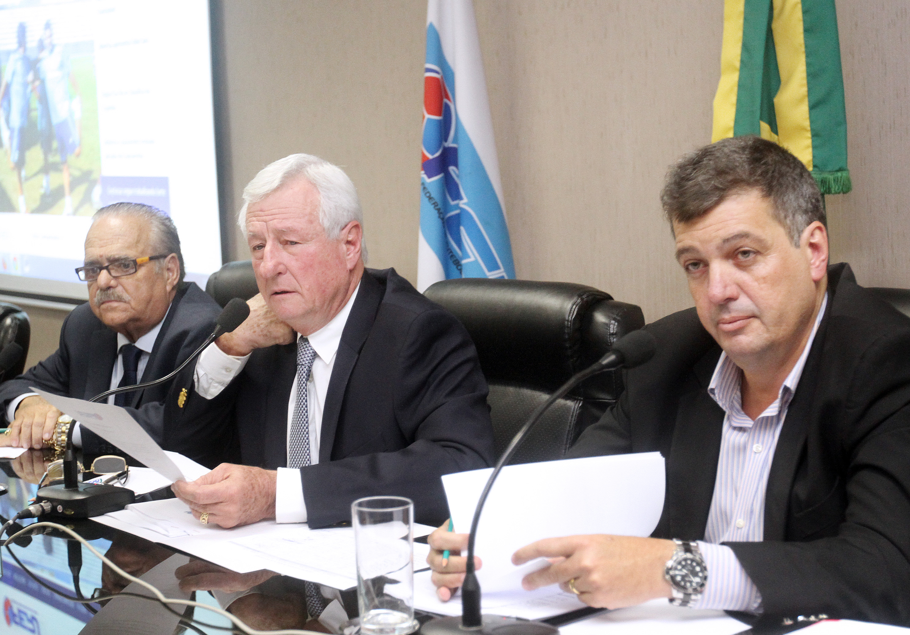 Clubes definem promoção para o Campeonato Carioca 2015