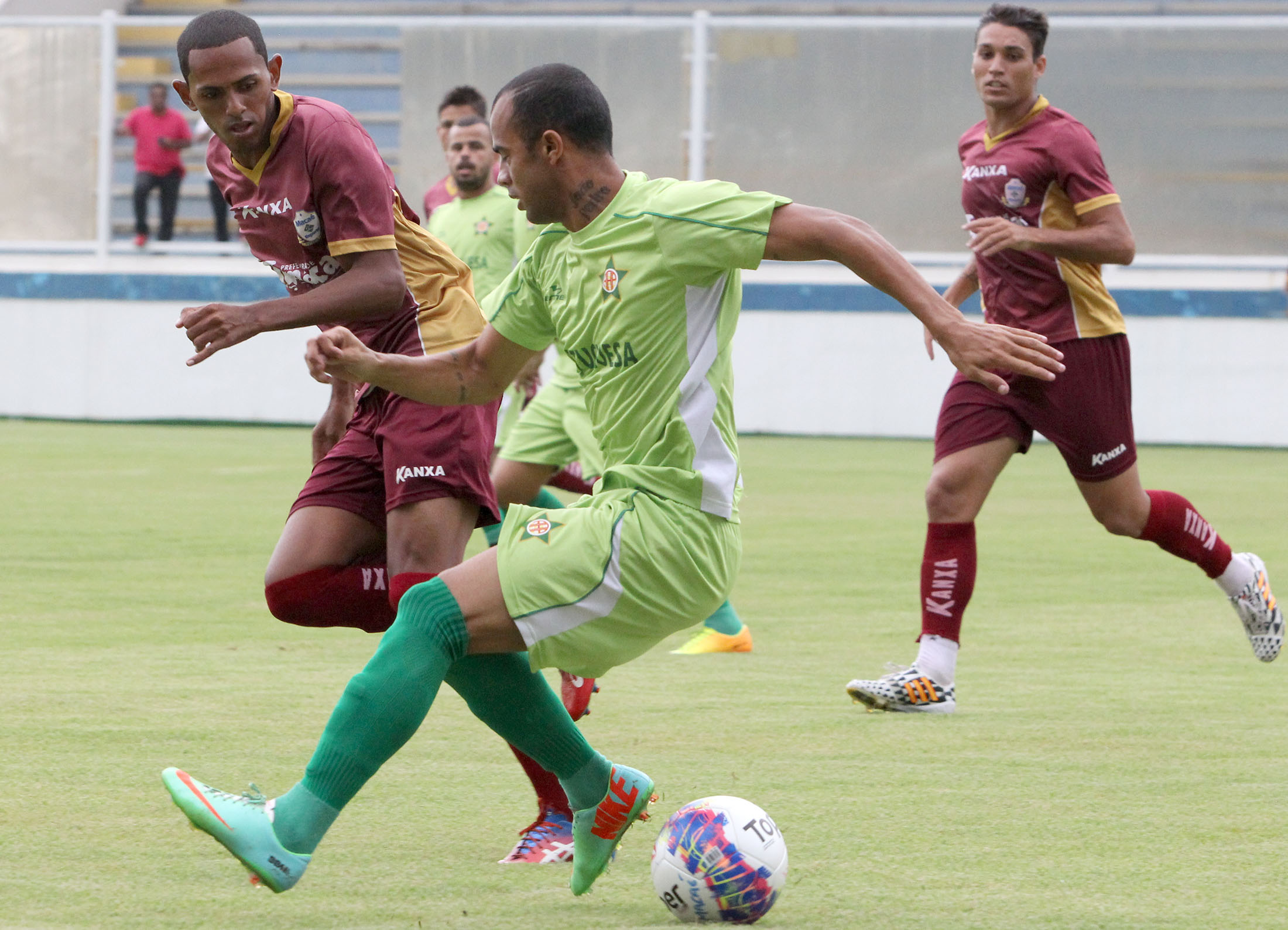 Macaé vence a Portuguesa em jogo equilibrado: 3 a 2