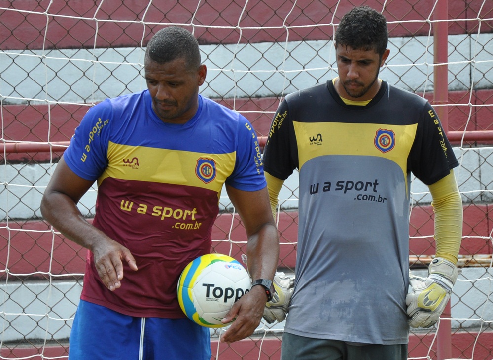 Goleiro Jonathan satisfeito com preparação do Madureira