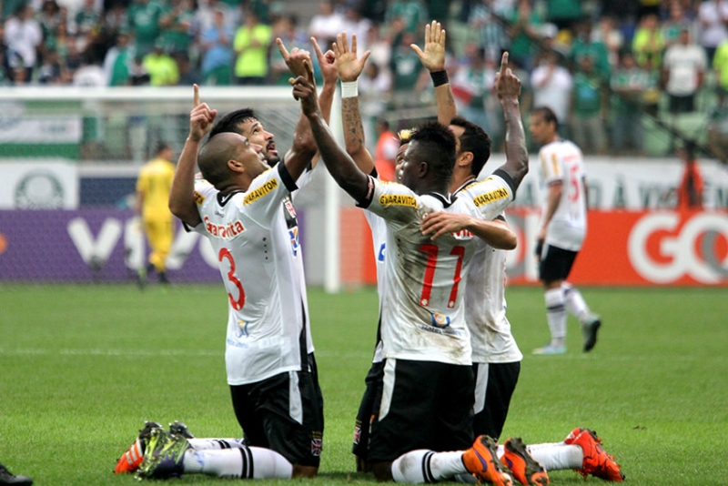 Vasco vence o Palmeiras-SP e segue em recuperação no Brasileirão