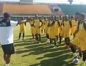 Resende enfrenta a equipe do Fluminense no Raulino de Oliveira