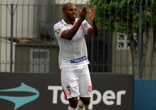 Bangu vence o Bonsucesso: 2 a 0