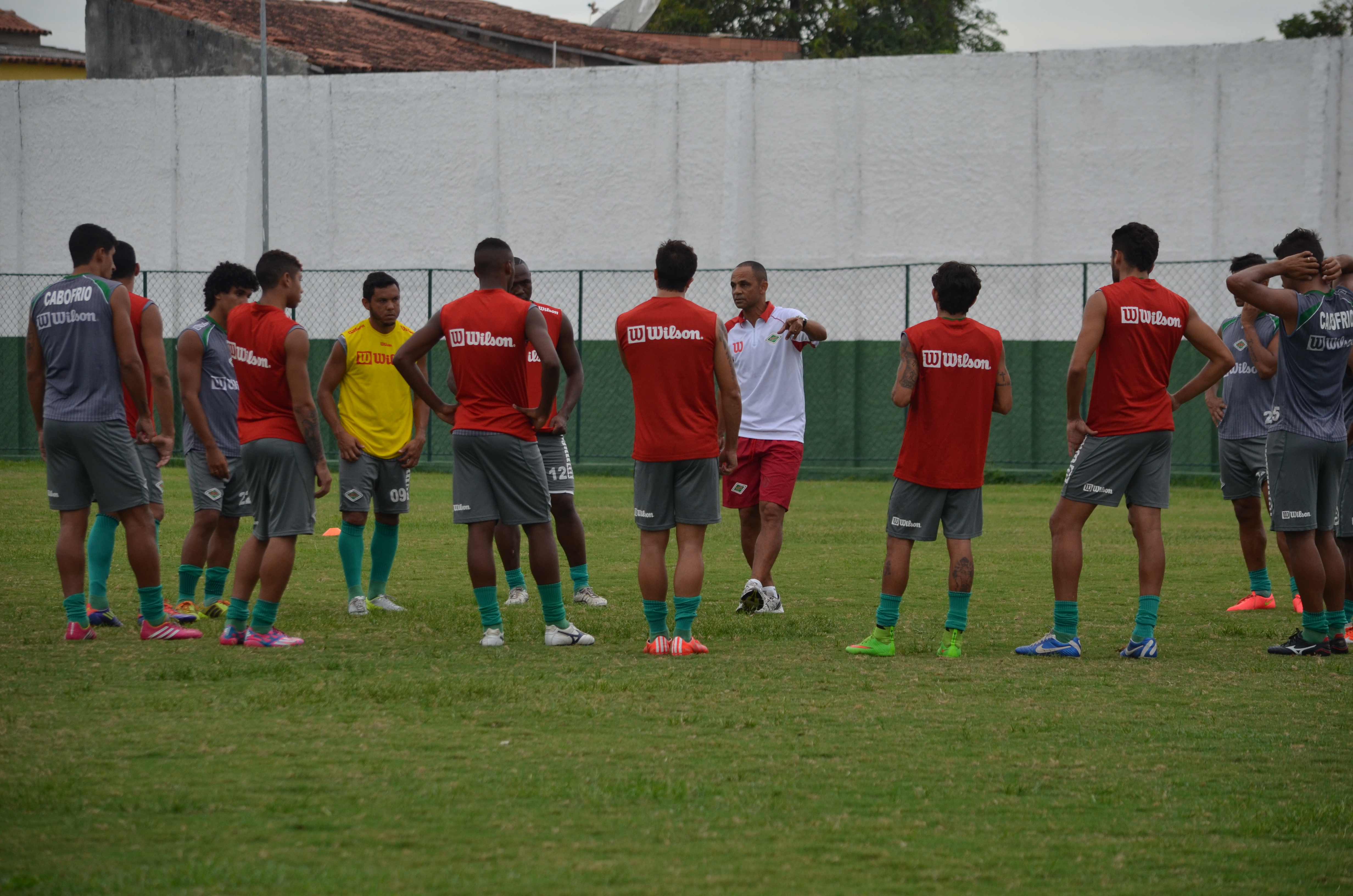 Edson Souza quer Cabofriense com seu "tempero" contra o Macaé