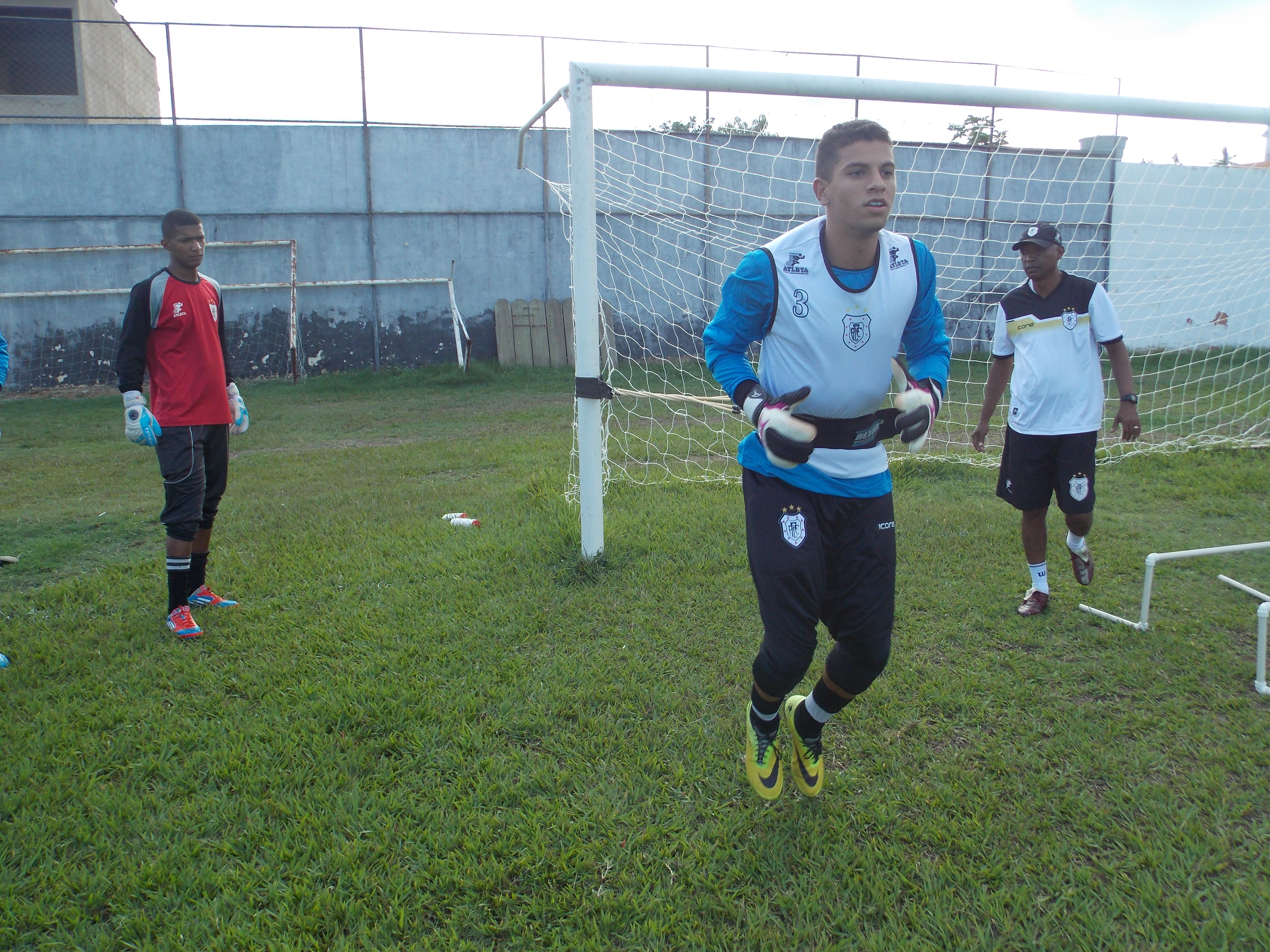 Goleiros do Americano se preparam para fechar o gol na Série B