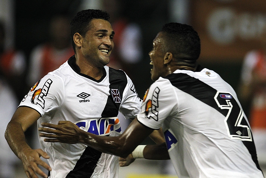 Vasco vence o Resende e volta a liderar o Carioca