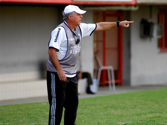 Resende tentará ser 'cirúrgico' na partida diante do Botafogo