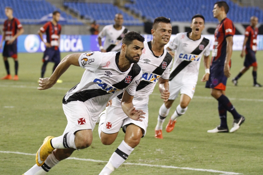 Vasco assume a ponta do Carioca com gol de Gilberto