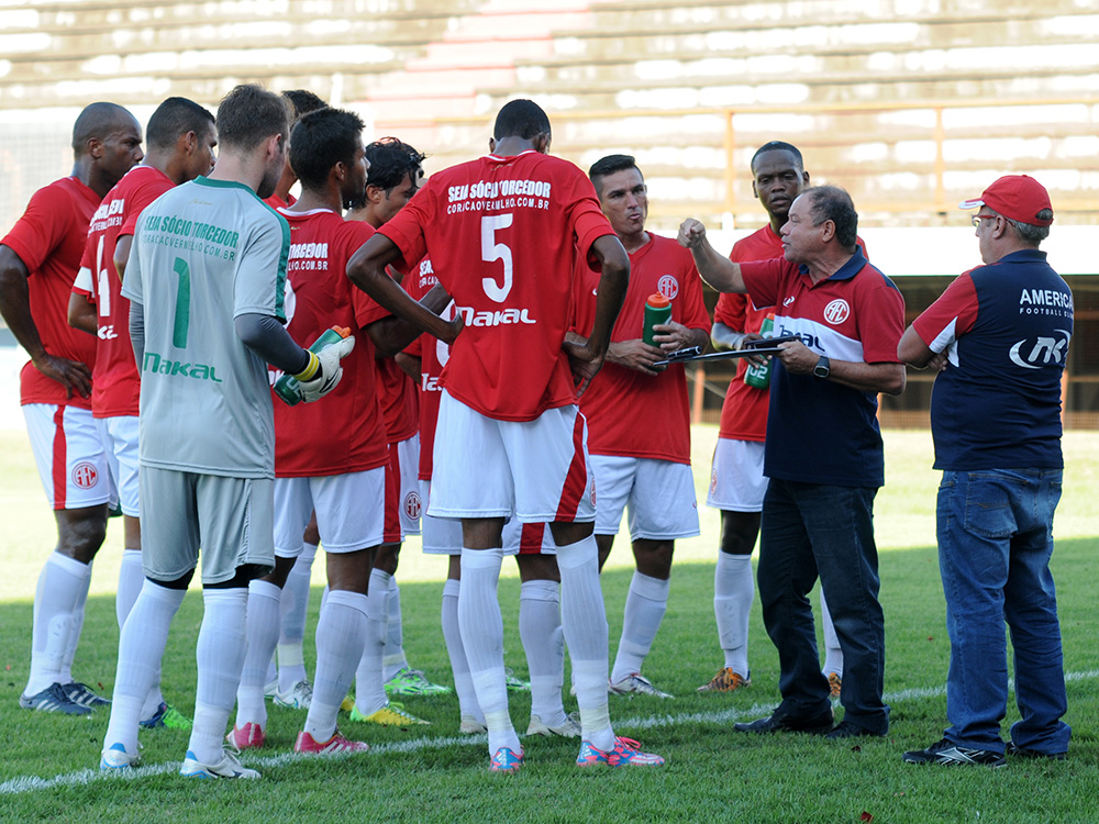 Apesar da derrota, Arturzinho exalta exibição do América