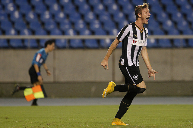 Botafogo abre vantagem na decisão da Copa do Brasil Sub-17