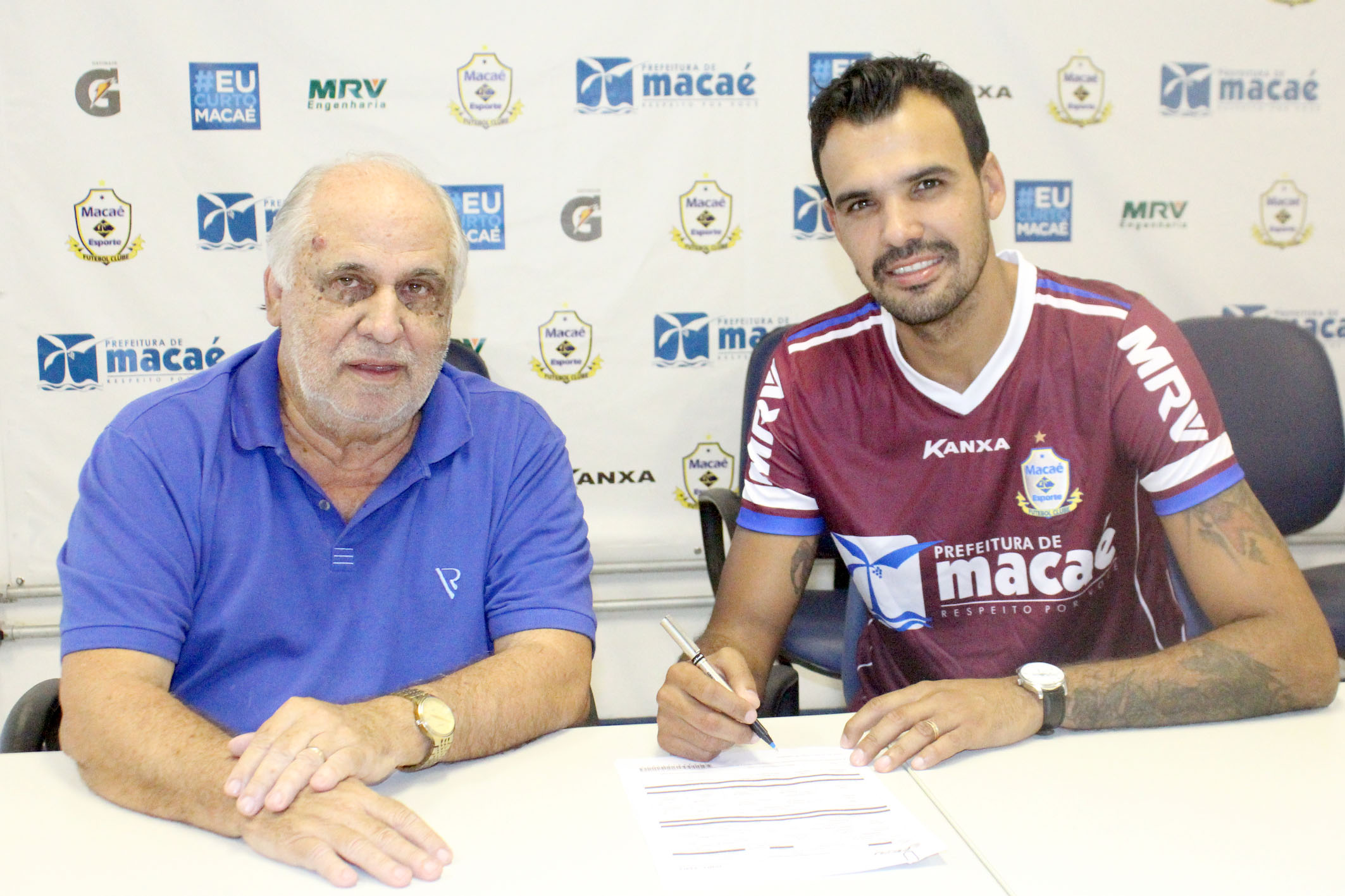 Macaé apresenta o goleiro Rafael