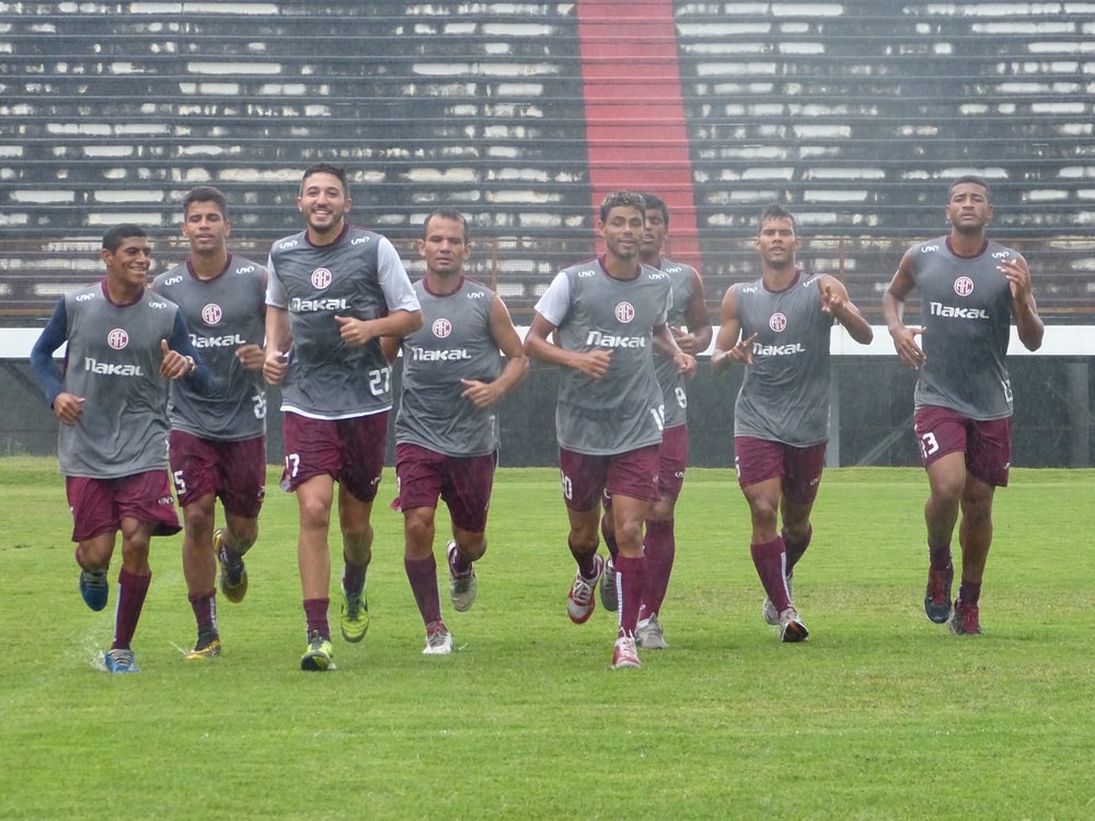 América segue rotina de treinos, mesmo sob a chuva