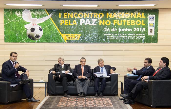 Presidente da FERJ participa do 1º Encontro Nacional Pela Paz No Futebol