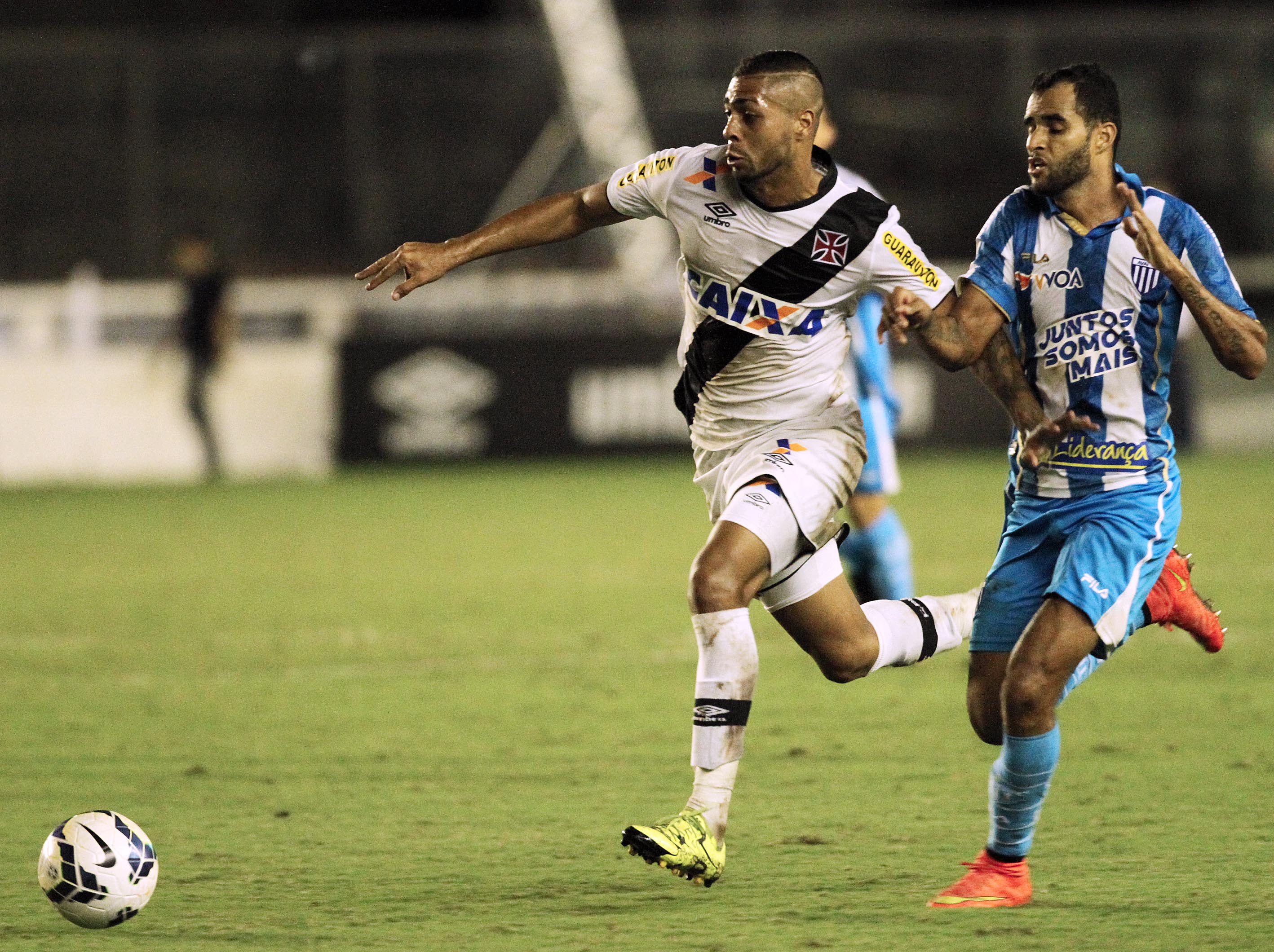 Vasco vence a segunda no Brasileiro