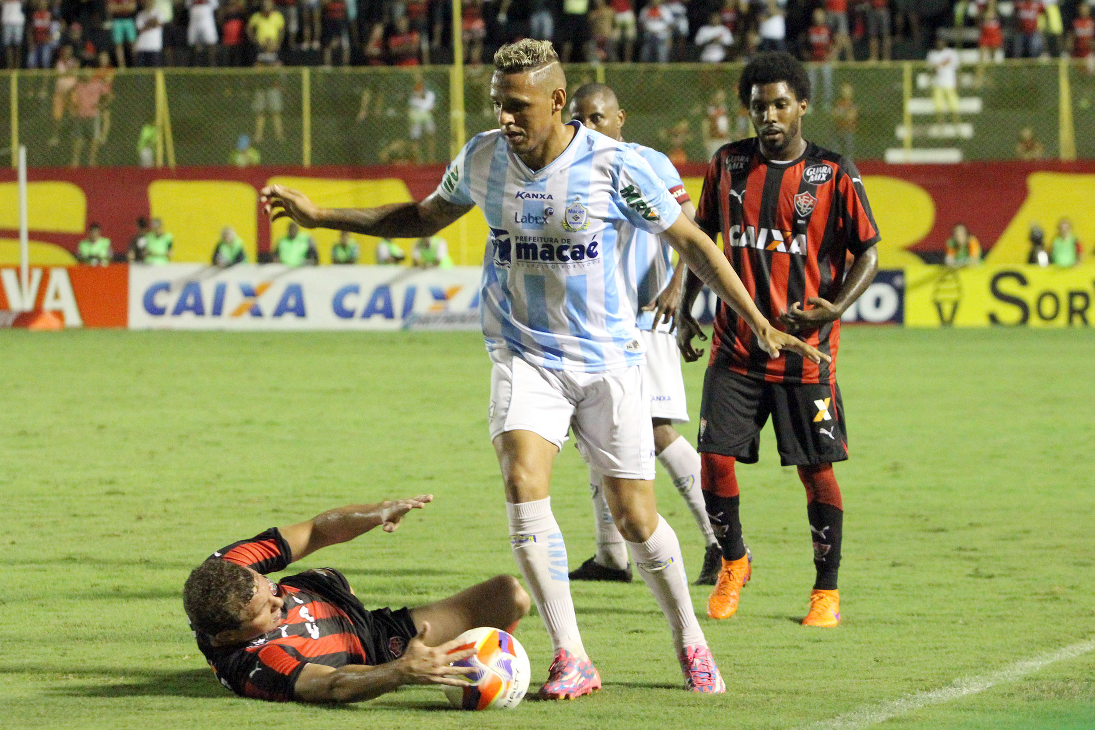 Macaé arranca empate com Vitória-BA no Barradão e segue na briga pelo G-4 da Série B