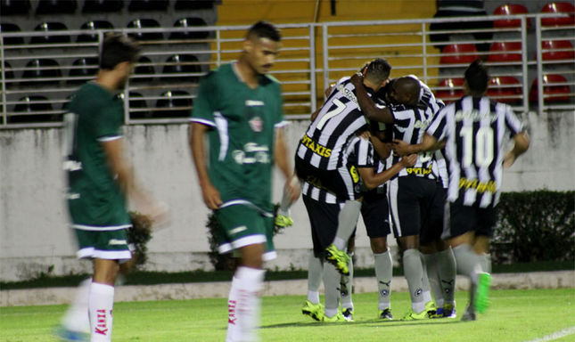 Botafogo vence Boa Esporte e dispara na ponta da Série B