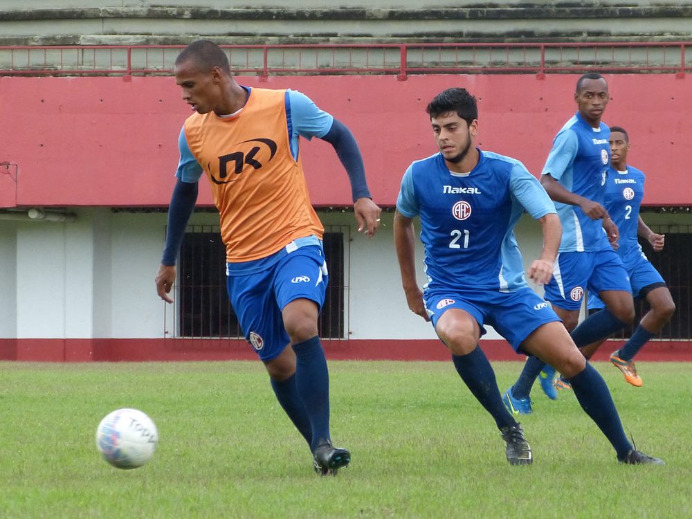 Titulares do America vencem coletivo em Mesquita