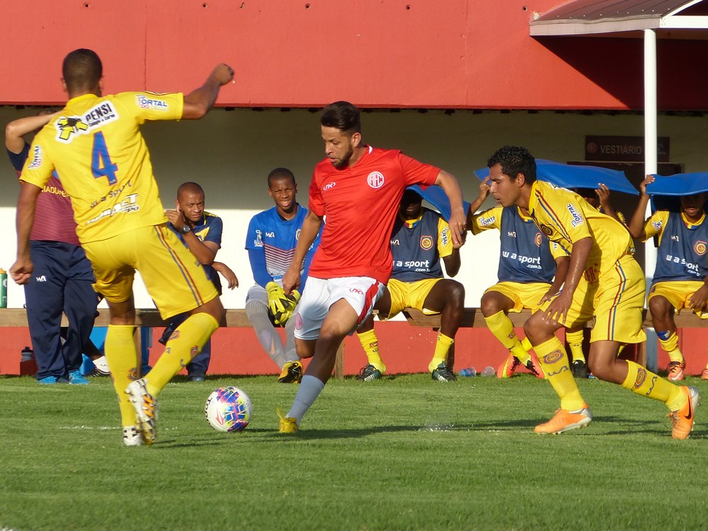 America e Madureira disputam jogo-treino