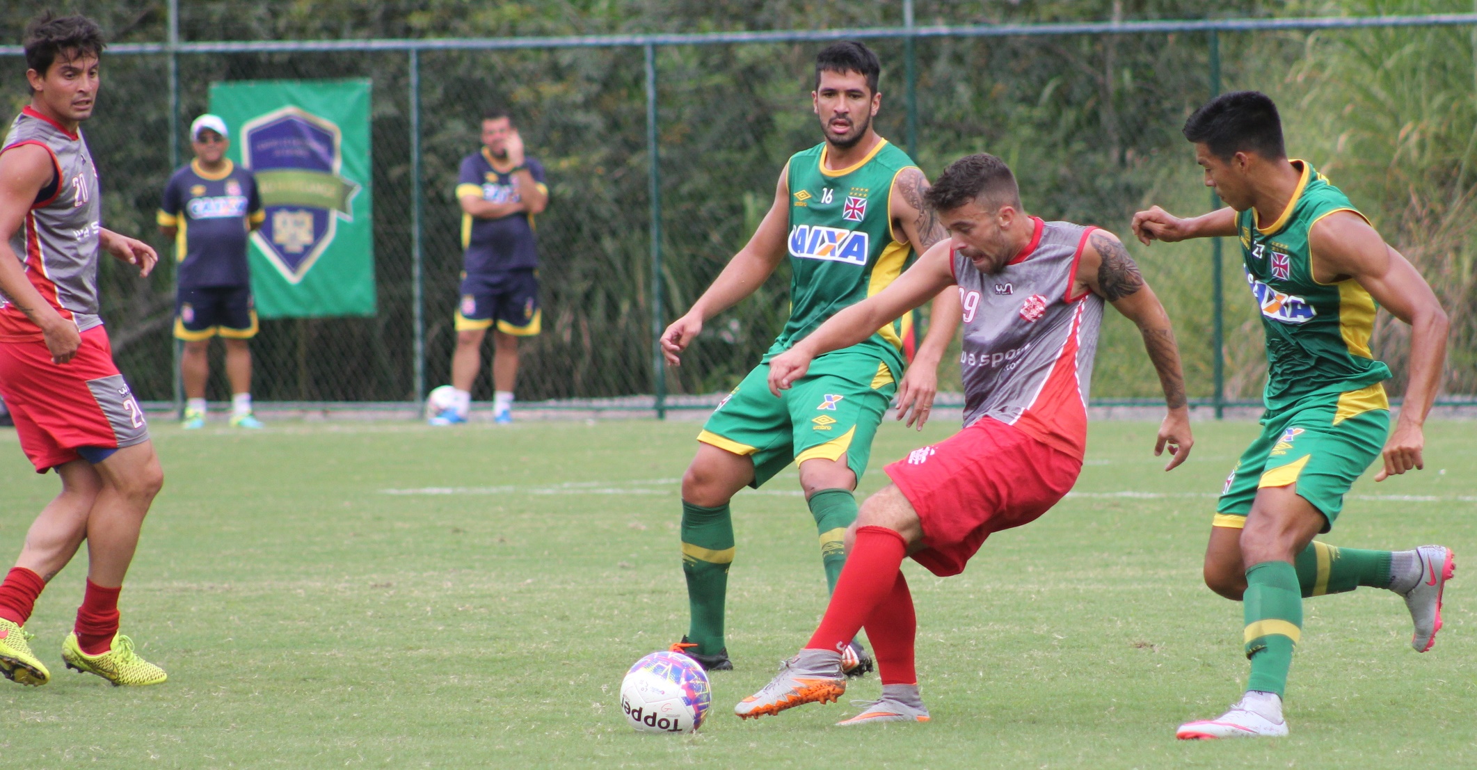 Vasco bate o Bangu em jogo-treino