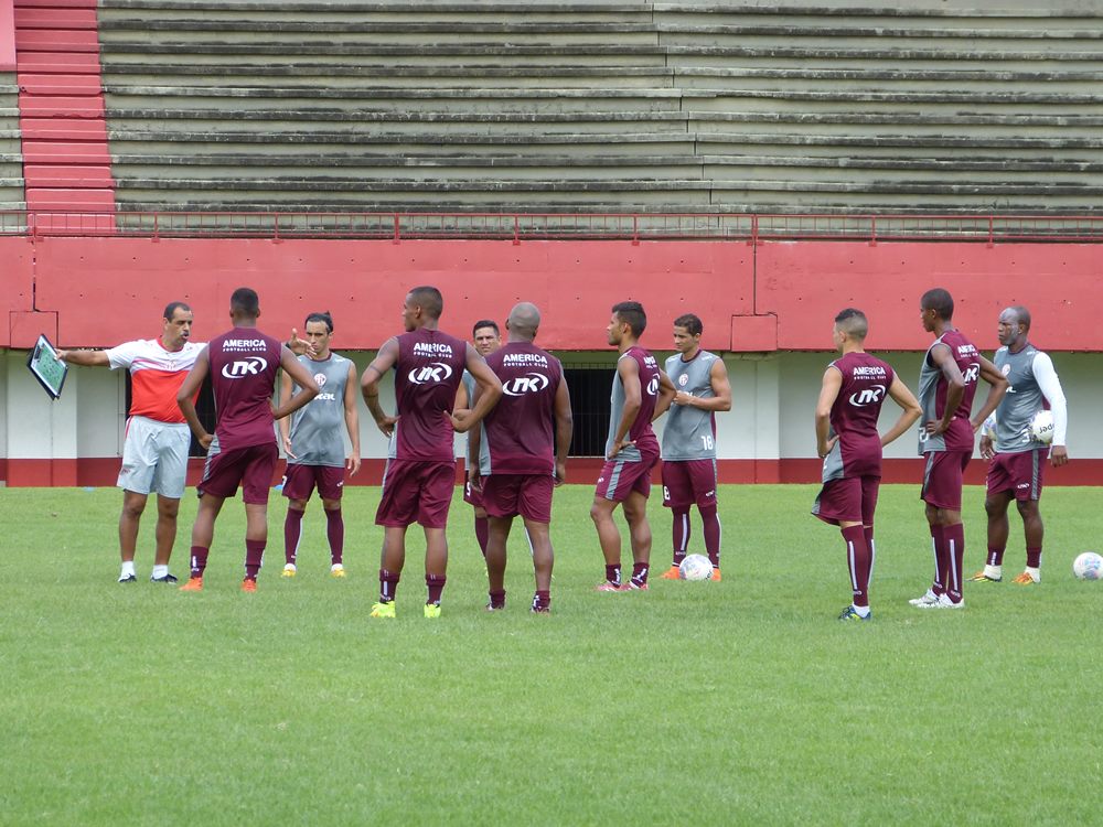 America fecha semana com jogo-treino em Mesquita